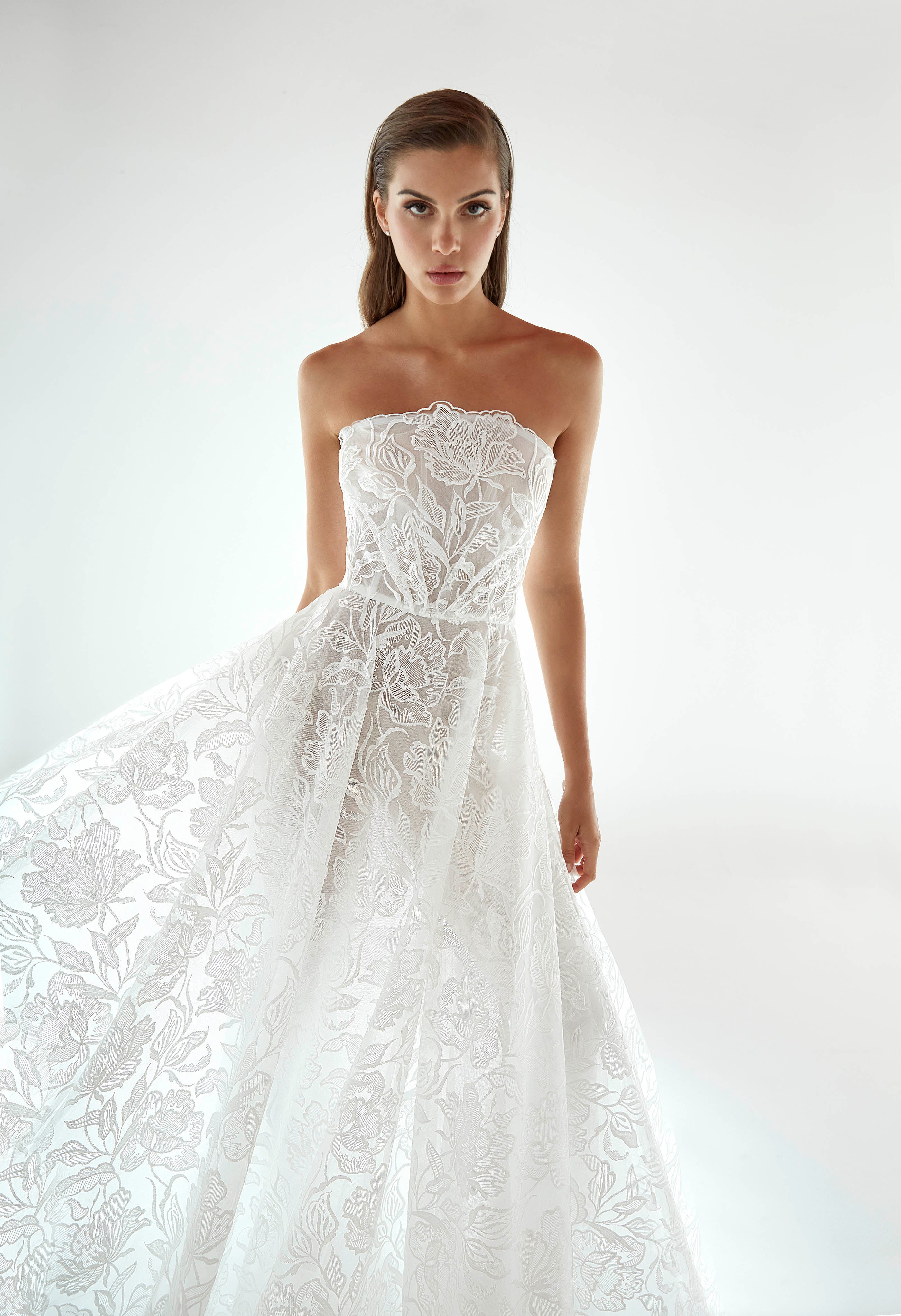 Eugenie Abito in pizzo dalla linea ad A