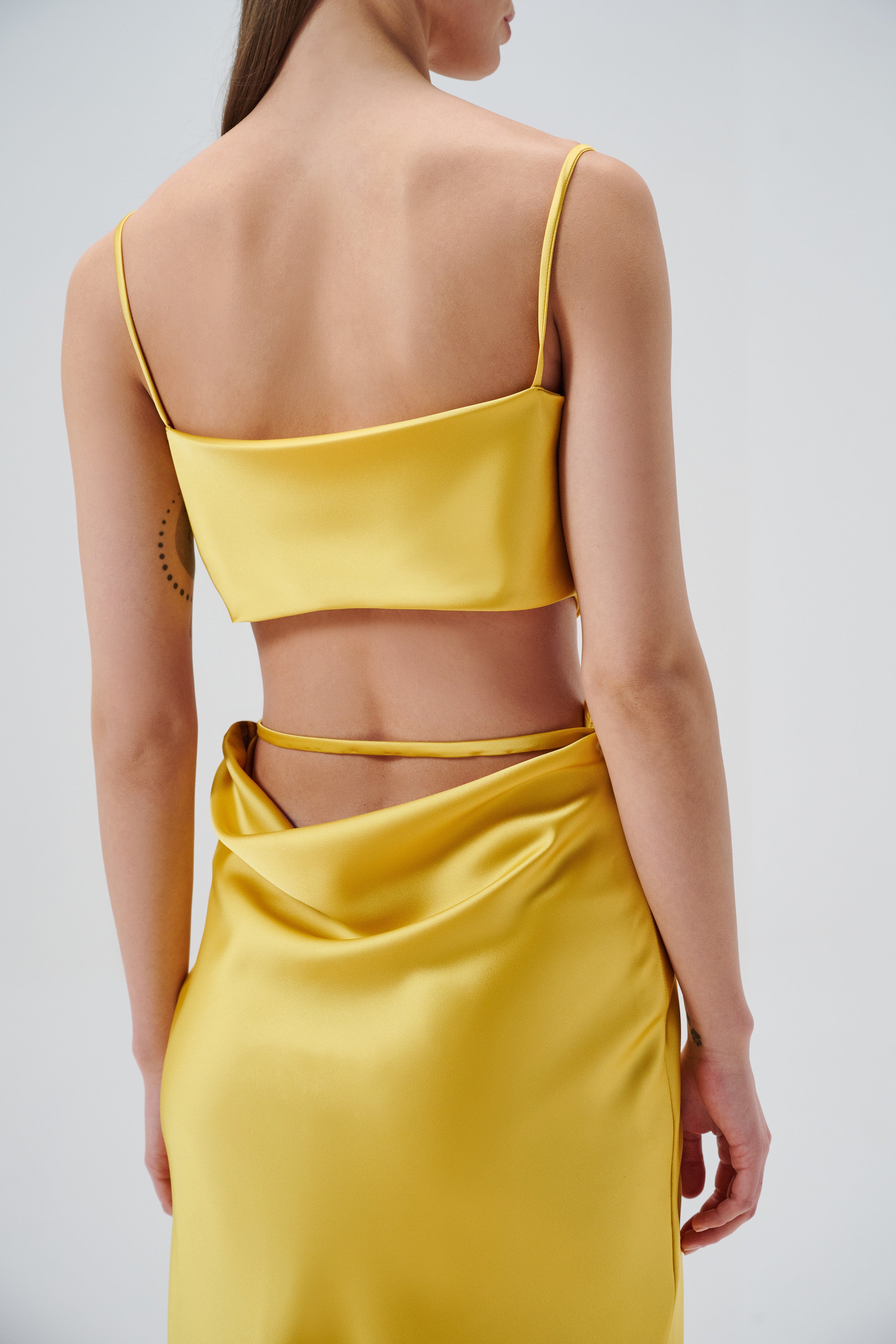 Cut out satin dress in yellow Aerenica